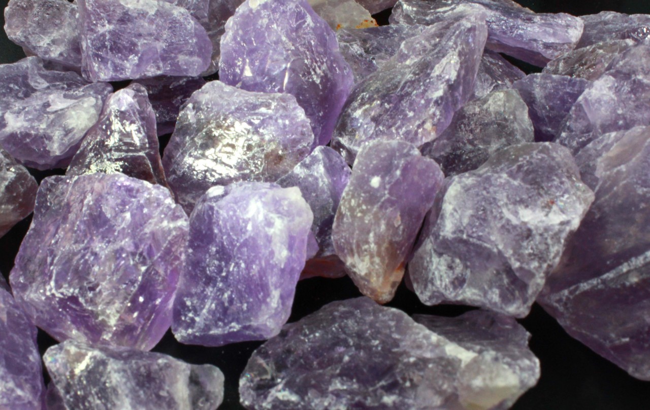 1 Lb Amethyst Untumbled - Click Image to Close